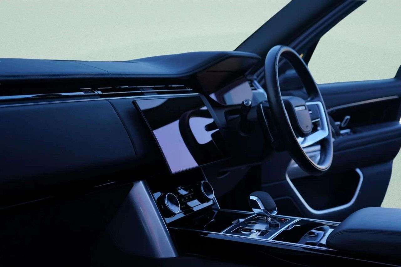 A 2023 LAND ROVER RANGE ROVER 3.0 P400 MHEV Autobiography SUV 5dr Petrol Auto 4WD Euro 6 (s/s) (400 ps) A 2023 LAND ROVER RANGE ROVER 3.0 P400 MHEV Autobiography SUV 5dr Petrol Auto 4WD Euro 6 (s/s) (400 ps)