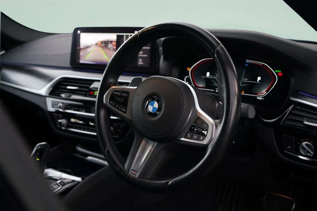 A 2022 BMW 5 SERIES 2.0 520d MHT M Sport Saloon 4dr Diesel Hybrid Steptronic Euro 6 (s/s) (190 A 2022 BMW 5 SERIES 2.0 520d MHT M Sport Saloon 4dr Diesel Hybrid Steptronic Euro 6 (s/s) (190