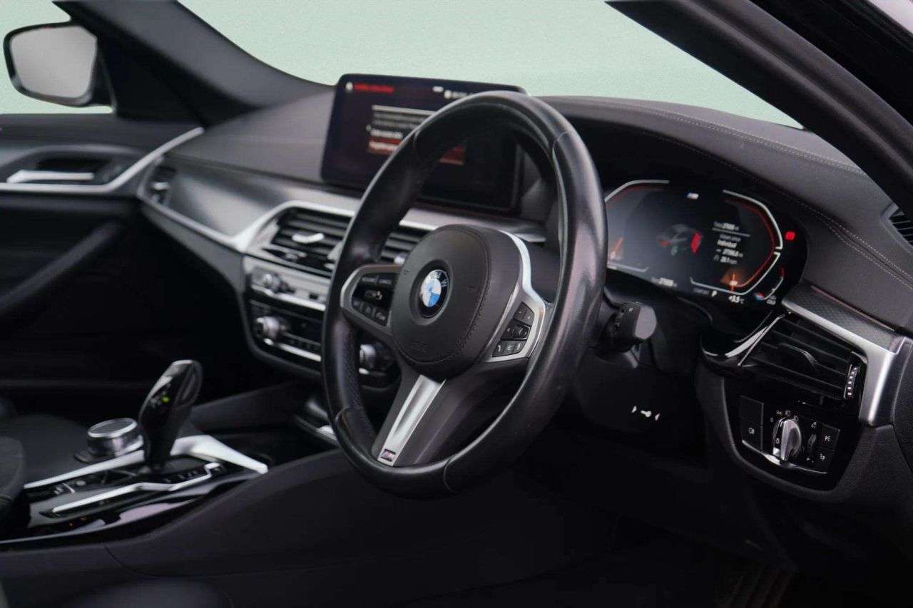 A 2022 BMW 5 SERIES 2.0 520d MHT M Sport Saloon 4dr Diesel Hybrid Steptronic Euro 6 (s/s) (190 A 2022 BMW 5 SERIES 2.0 520d MHT M Sport Saloon 4dr Diesel Hybrid Steptronic Euro 6 (s/s) (190