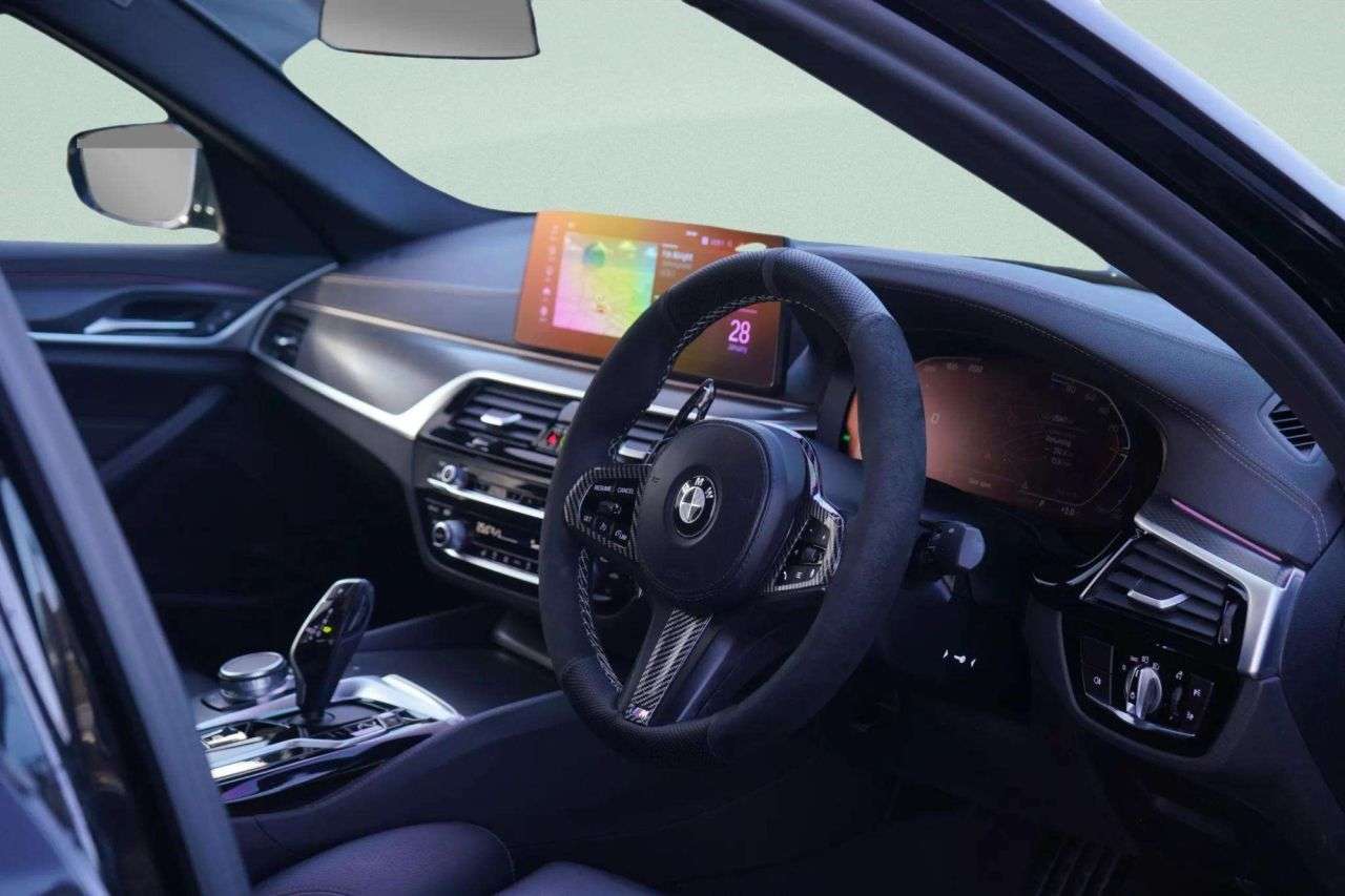 A 2021 BMW 5 SERIES 2.0 520d MHT M Sport Saloon 4dr Diesel Hybrid Steptronic Euro 6 (s/s) (190 A 2021 BMW 5 SERIES 2.0 520d MHT M Sport Saloon 4dr Diesel Hybrid Steptronic Euro 6 (s/s) (190