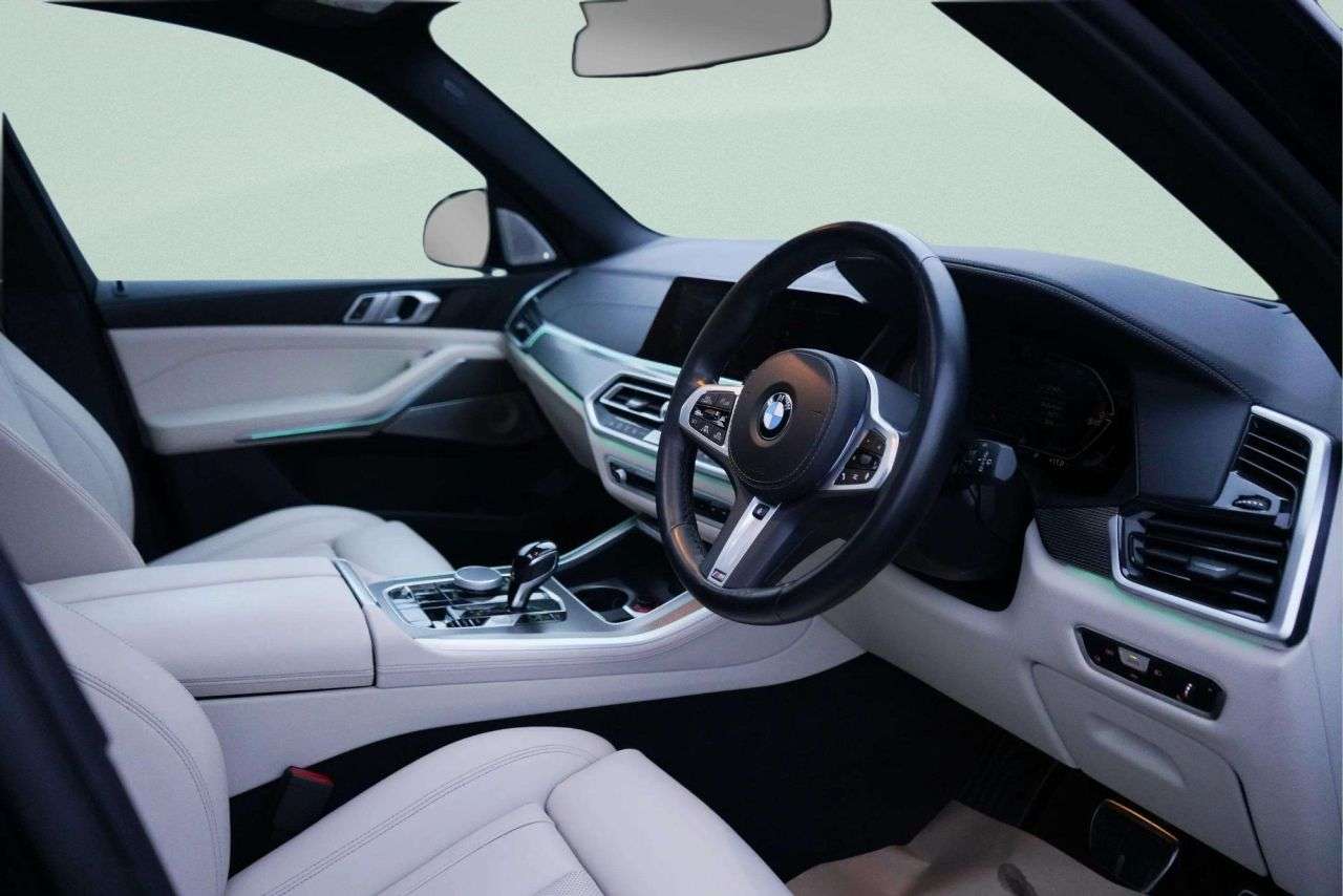 A 2022 BMW X5 3.0 40d MHT M Sport SUV 5dr Diesel Hybrid Auto xDrive Euro 6 (s/s) (340 ps) A 2022 BMW X5 3.0 40d MHT M Sport SUV 5dr Diesel Hybrid Auto xDrive Euro 6 (s/s) (340 ps)