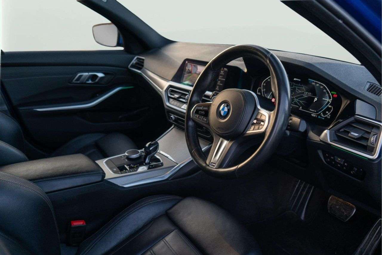 A 2020 BMW 3 SERIES 2.0 330e 12kWh M Sport Saloon 4dr Petrol Plug-in Hybrid Auto Euro 6 (s/s) ( A 2020 BMW 3 SERIES 2.0 330e 12kWh M Sport Saloon 4dr Petrol Plug-in Hybrid Auto Euro 6 (s/s) (
