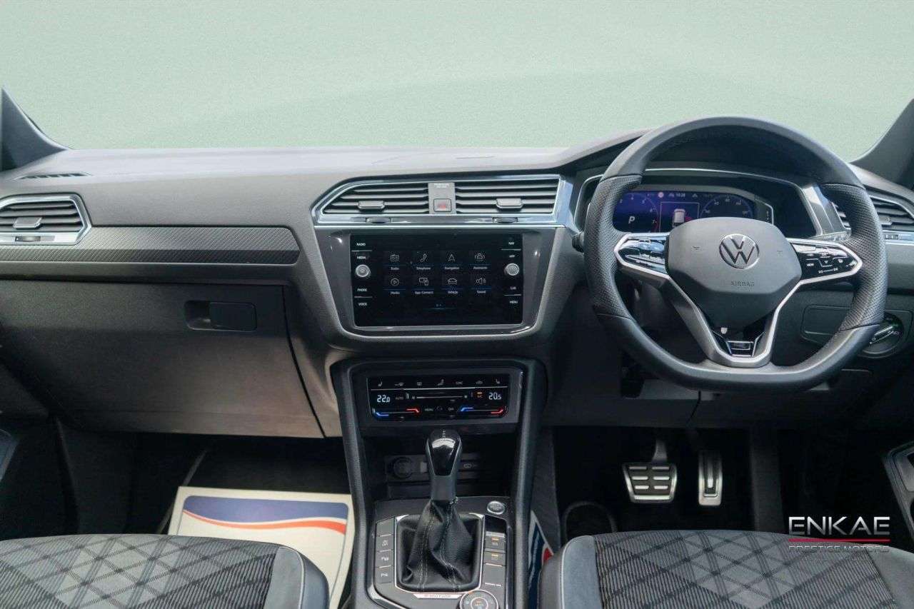 A 2022 VOLKSWAGEN TIGUAN ALLSPACE 2.0 TSI R-Line SUV 5dr Petrol DSG 4Motion Euro 6 (s/s) (190 ps) RED CALIPER A 2022 VOLKSWAGEN TIGUAN ALLSPACE 2.0 TSI R-Line SUV 5dr Petrol DSG 4Motion Euro 6 (s/s) (190 ps) RED CALIPER