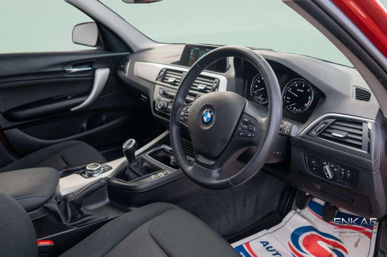 A 2019 BMW 1 SERIES 2.0 118d SE Hatchback 5dr Diesel Manual Euro 6 (s/s) (150 ps) BLUE CALIPERS A 2019 BMW 1 SERIES 2.0 118d SE Hatchback 5dr Diesel Manual Euro 6 (s/s) (150 ps) BLUE CALIPERS