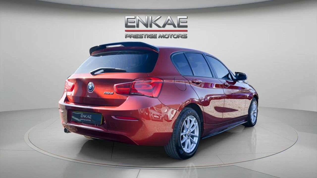 A 2019 BMW 1 SERIES 2.0 118d SE Hatchback 5dr Diesel Manual Euro 6 (s/s) (150 ps) BLUE CALIPERS A 2019 BMW 1 SERIES 2.0 118d SE Hatchback 5dr Diesel Manual Euro 6 (s/s) (150 ps) BLUE CALIPERS