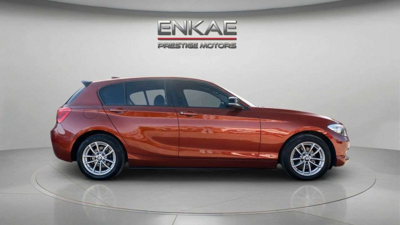 A 2019 BMW 1 SERIES 2.0 118d SE Hatchback 5dr Diesel Manual Euro 6 (s/s) (150 ps) BLUE CALIPERS A 2019 BMW 1 SERIES 2.0 118d SE Hatchback 5dr Diesel Manual Euro 6 (s/s) (150 ps) BLUE CALIPERS
