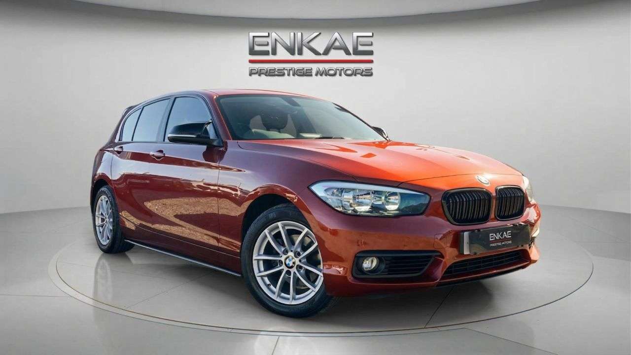 A 2019 BMW 1 SERIES 2.0 118d SE Hatchback 5dr Diesel Manual Euro 6 (s/s) (150 ps) BLUE CALIPERS A 2019 BMW 1 SERIES 2.0 118d SE Hatchback 5dr Diesel Manual Euro 6 (s/s) (150 ps) BLUE CALIPERS