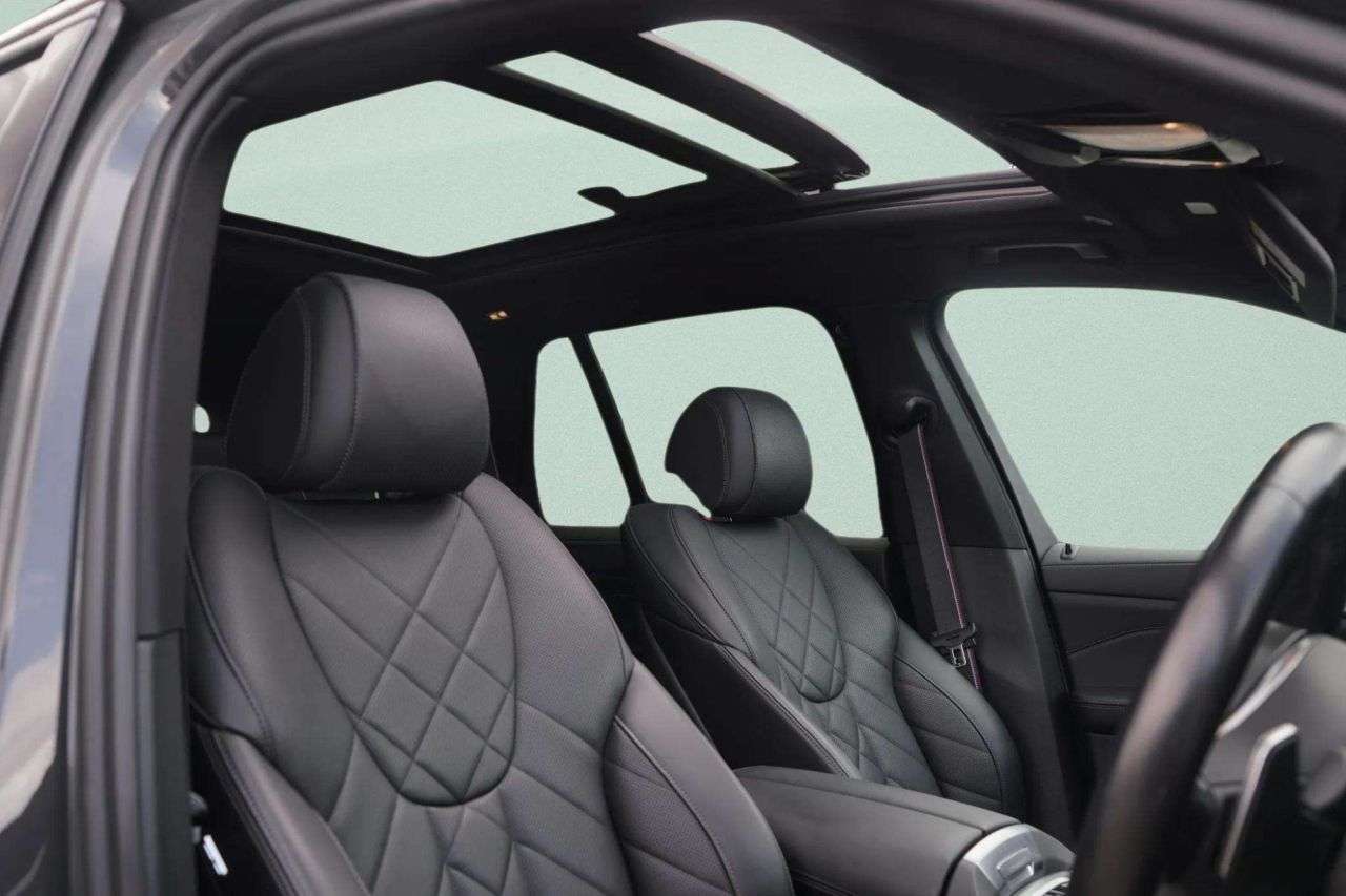 A 2023 BMW X5 3.0 30d MHT M Sport SUV 5dr Diesel Hybrid Auto xDrive Euro 6 (s/s) (286 ps) A 2023 BMW X5 3.0 30d MHT M Sport SUV 5dr Diesel Hybrid Auto xDrive Euro 6 (s/s) (286 ps)