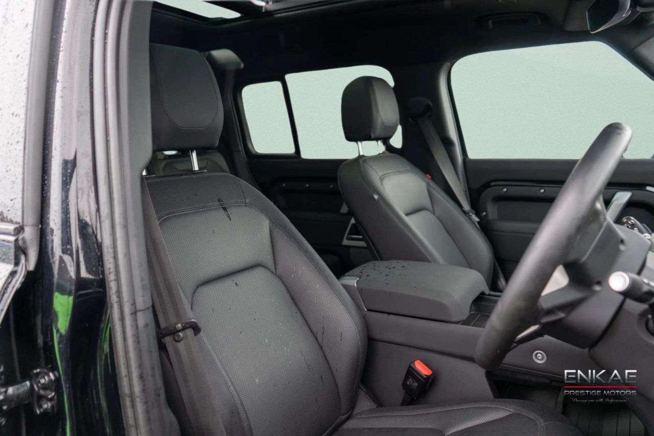A 2023 LAND ROVER DEFENDER 3.0 D250 MHEV X-Dynamic SE SUV 5dr Diesel Auto 4WD Euro 6 (s/s) (250 ps) ME A 2023 LAND ROVER DEFENDER 3.0 D250 MHEV X-Dynamic SE SUV 5dr Diesel Auto 4WD Euro 6 (s/s) (250 ps) ME
