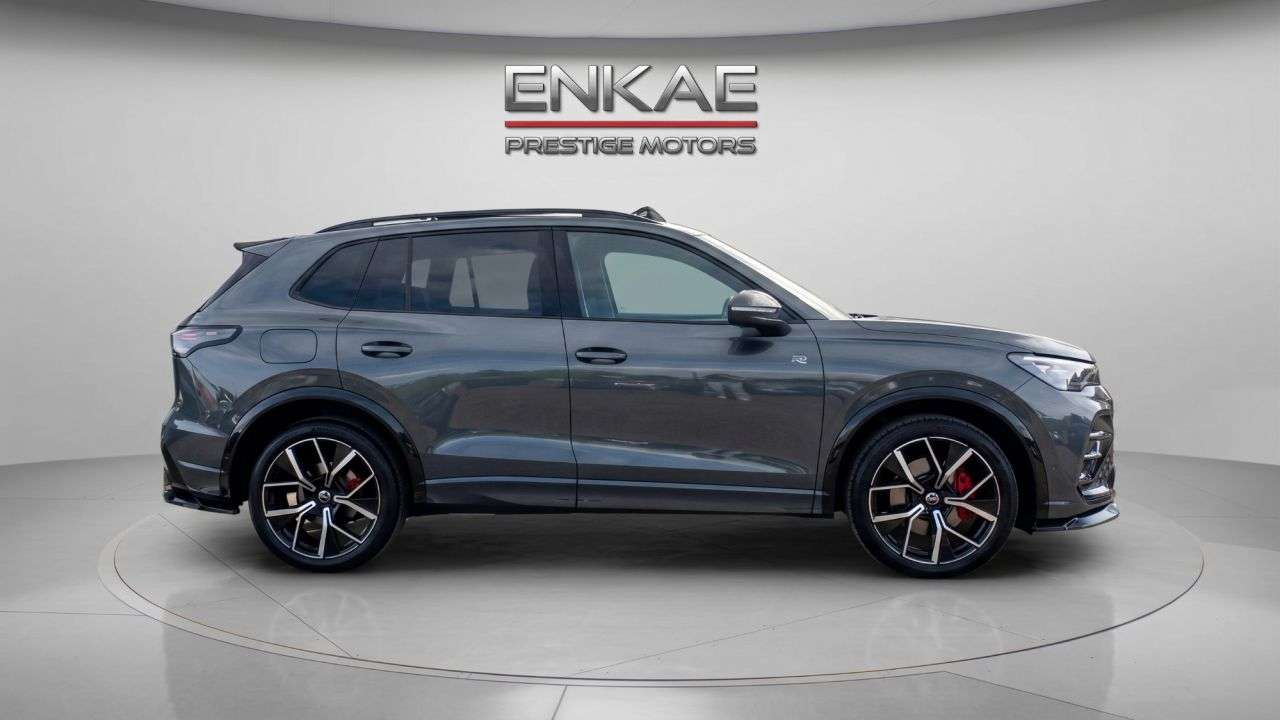 A 2025 VOLKSWAGEN TIGUAN 2.0 TDI R-Line SUV 5dr Diesel DSG Euro 6 (s/s) (150 ps) HEATED/MASSAGE SEAT A 2025 VOLKSWAGEN TIGUAN 2.0 TDI R-Line SUV 5dr Diesel DSG Euro 6 (s/s) (150 ps) HEATED/MASSAGE SEAT