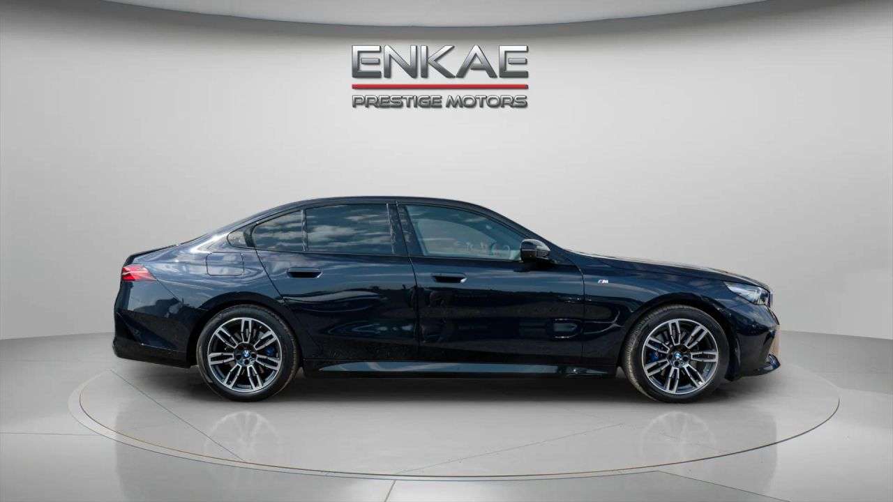 A 2024 BMW 5 SERIES 2.0 520i MHT M Sport Saloon 4dr Petrol Hybrid Steptronic Euro 6 (s/s) (208 A 2024 BMW 5 SERIES 2.0 520i MHT M Sport Saloon 4dr Petrol Hybrid Steptronic Euro 6 (s/s) (208