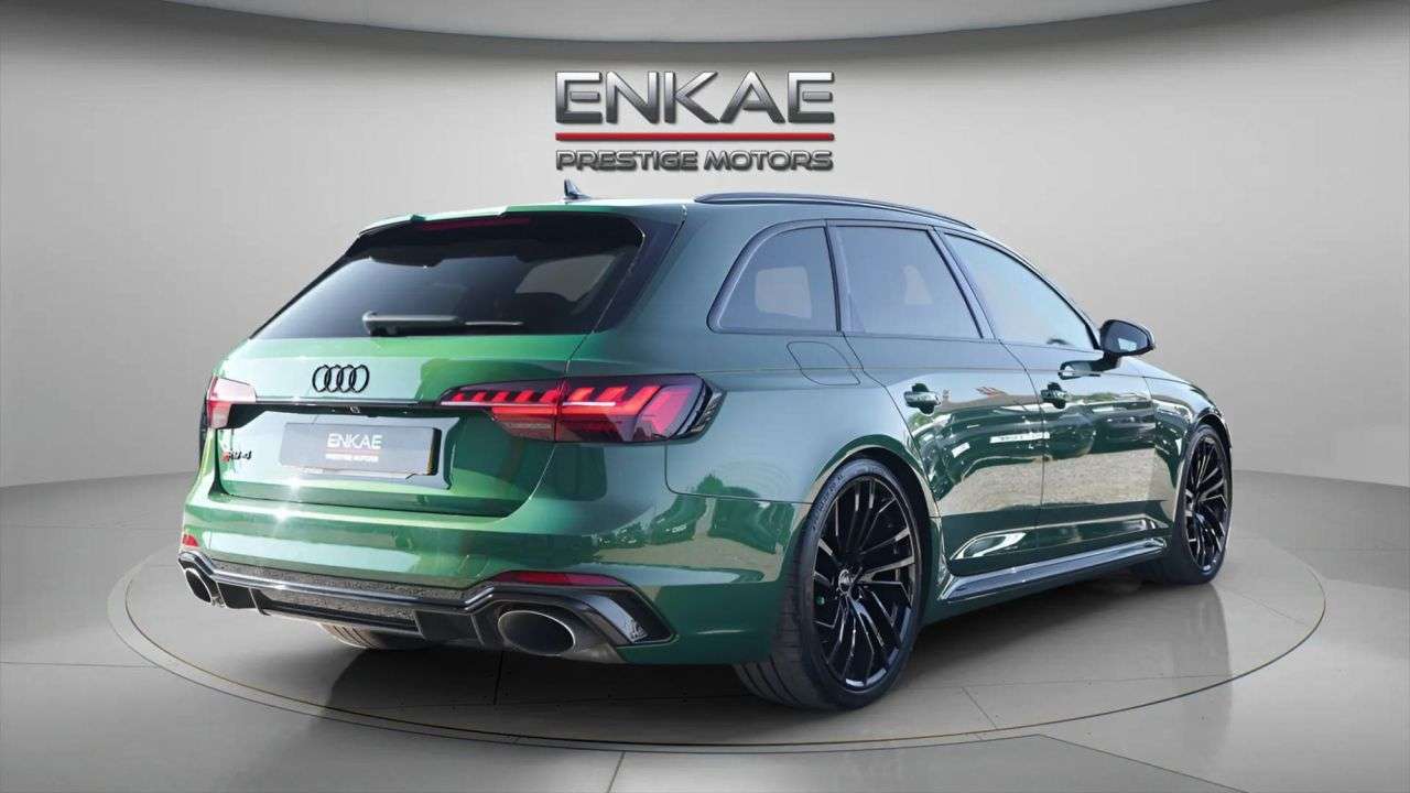 A 2022 AUDI RS4 AVANT 2.9 TFSI V6 Carbon Black Estate 5dr Petrol Tiptronic quattro Euro 6 (s/s) ( A 2022 AUDI RS4 AVANT 2.9 TFSI V6 Carbon Black Estate 5dr Petrol Tiptronic quattro Euro 6 (s/s) (