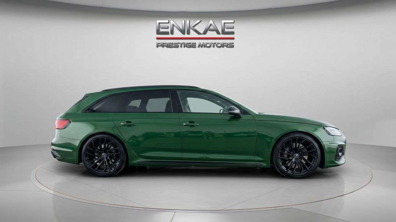 A 2022 AUDI RS4 AVANT 2.9 TFSI V6 Carbon Black Estate 5dr Petrol Tiptronic quattro Euro 6 (s/s) ( A 2022 AUDI RS4 AVANT 2.9 TFSI V6 Carbon Black Estate 5dr Petrol Tiptronic quattro Euro 6 (s/s) (
