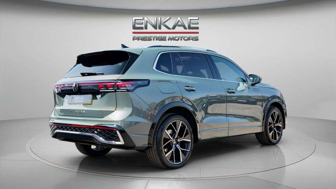 A 2025 VOLKSWAGEN TIGUAN 2.0 TDI R-Line SUV 5dr Diesel DSG Euro 6 (s/s) (150 ps) CIPPRESSINO GREEN | A 2025 VOLKSWAGEN TIGUAN 2.0 TDI R-Line SUV 5dr Diesel DSG Euro 6 (s/s) (150 ps) CIPPRESSINO GREEN |