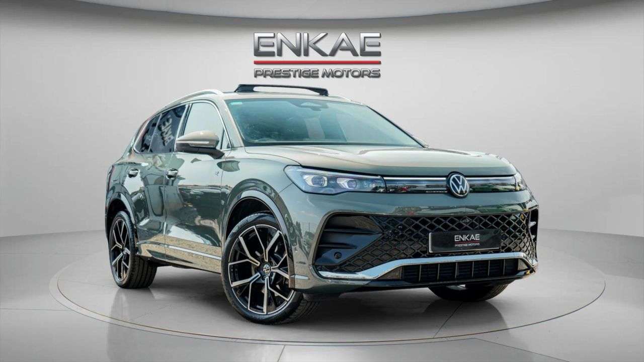 A 2025 VOLKSWAGEN TIGUAN 2.0 TDI R-Line SUV 5dr Diesel DSG Euro 6 (s/s) (150 ps) CIPPRESSINO GREEN | A 2025 VOLKSWAGEN TIGUAN 2.0 TDI R-Line SUV 5dr Diesel DSG Euro 6 (s/s) (150 ps) CIPPRESSINO GREEN |