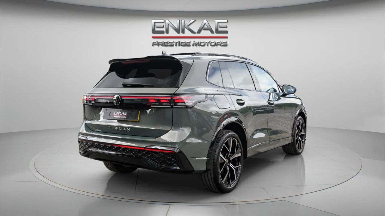 A 2025 VOLKSWAGEN TIGUAN 2.0 TDI R-Line SUV 5dr Diesel DSG Euro 6 (s/s) (150 ps) CIPPRESSINO GREEN | A 2025 VOLKSWAGEN TIGUAN 2.0 TDI R-Line SUV 5dr Diesel DSG Euro 6 (s/s) (150 ps) CIPPRESSINO GREEN |