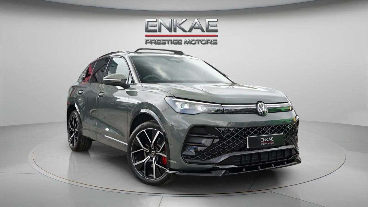 A 2025 VOLKSWAGEN TIGUAN 2.0 TDI R-Line SUV 5dr Diesel DSG Euro 6 (s/s) (150 ps) CIPPRESSINO GREEN | A 2025 VOLKSWAGEN TIGUAN 2.0 TDI R-Line SUV 5dr Diesel DSG Euro 6 (s/s) (150 ps) CIPPRESSINO GREEN |