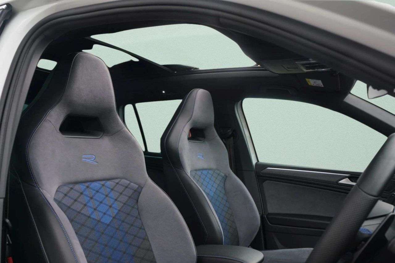 A 2022 VOLKSWAGEN TIGUAN 2.0 TSI R SUV 5dr Petrol DSG 4Motion Euro 6 (s/s) (320 ps) 21" ALLOYS | AMB A 2022 VOLKSWAGEN TIGUAN 2.0 TSI R SUV 5dr Petrol DSG 4Motion Euro 6 (s/s) (320 ps) 21" ALLOYS | AMB
