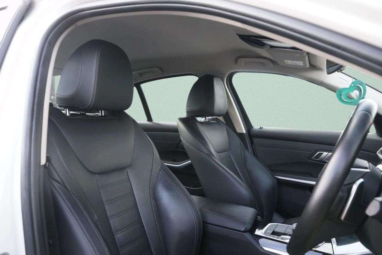 A 2020 BMW 3 SERIES 2.0 320i Sport Saloon 4dr Petrol Auto Euro 6 (s/s) (184 ps) CRUISE CONTROL A 2020 BMW 3 SERIES 2.0 320i Sport Saloon 4dr Petrol Auto Euro 6 (s/s) (184 ps) CRUISE CONTROL