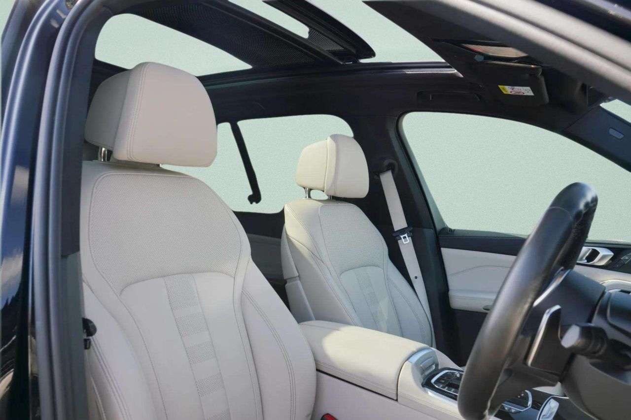 A 2019 BMW X5 3.0 M50d SUV 5dr Diesel Auto xDrive Euro 6 (s/s) (400 ps) PAN ROOF | HEATED A 2019 BMW X5 3.0 M50d SUV 5dr Diesel Auto xDrive Euro 6 (s/s) (400 ps) PAN ROOF | HEATED