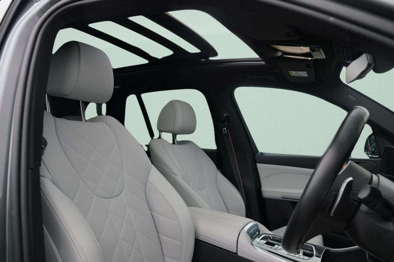 A 2023 BMW X5 3.0 50e 25.7kWh M Sport SUV 5dr Petrol Plug-in Hybrid Steptronic xDrive Eur A 2023 BMW X5 3.0 50e 25.7kWh M Sport SUV 5dr Petrol Plug-in Hybrid Steptronic xDrive Eur