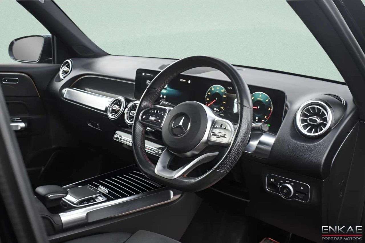 A 2022 MERCEDES-BENZ GLB 1.3 GLB200 AMG Line (Premium 2) SUV 5dr Petrol 7G-DCT Euro 6 (s/s) (163 ps) A 2022 MERCEDES-BENZ GLB 1.3 GLB200 AMG Line (Premium 2) SUV 5dr Petrol 7G-DCT Euro 6 (s/s) (163 ps)
