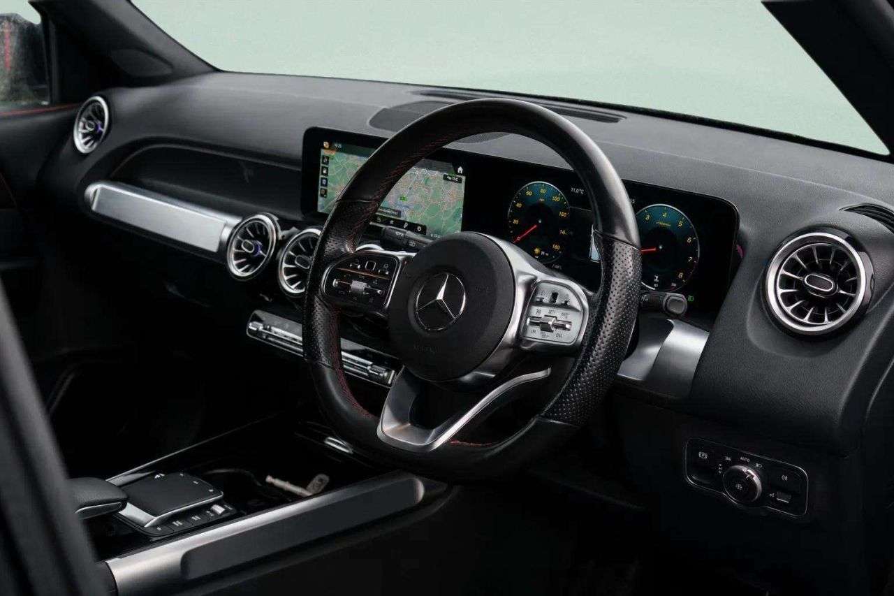 A 2022 MERCEDES-BENZ GLB 1.3 GLB200 AMG Line (Premium 2) SUV 5dr Petrol 7G-DCT Euro 6 (s/s) (163 ps) A 2022 MERCEDES-BENZ GLB 1.3 GLB200 AMG Line (Premium 2) SUV 5dr Petrol 7G-DCT Euro 6 (s/s) (163 ps)