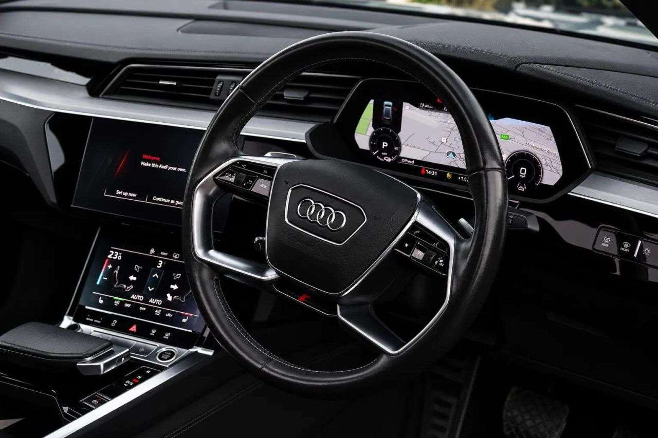 A 2020 AUDI E-TRON 55 Launch Edition Sportback 5dr Electric Auto quattro 95kWh (408 ps) A 2020 AUDI E-TRON 55 Launch Edition Sportback 5dr Electric Auto quattro 95kWh (408 ps)