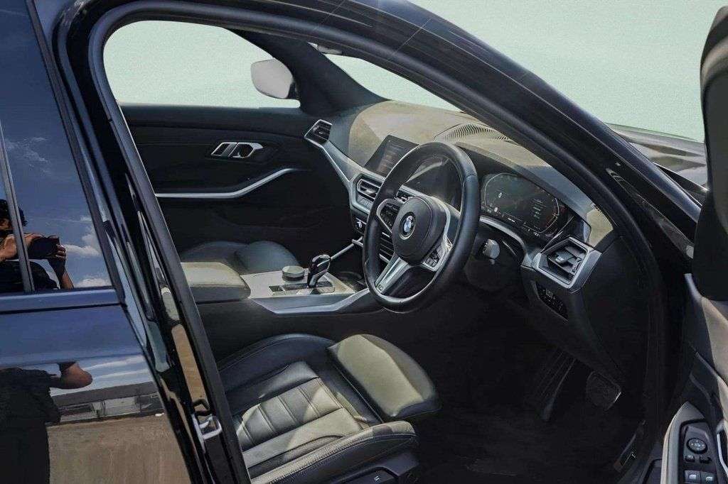 A 2021 BMW 3 SERIES 2.0 318i M Sport Saloon 4dr Petrol Auto Euro 6 (s/s) (156 ps) 20 INCH ALLOY A 2021 BMW 3 SERIES 2.0 318i M Sport Saloon 4dr Petrol Auto Euro 6 (s/s) (156 ps) 20 INCH ALLOY