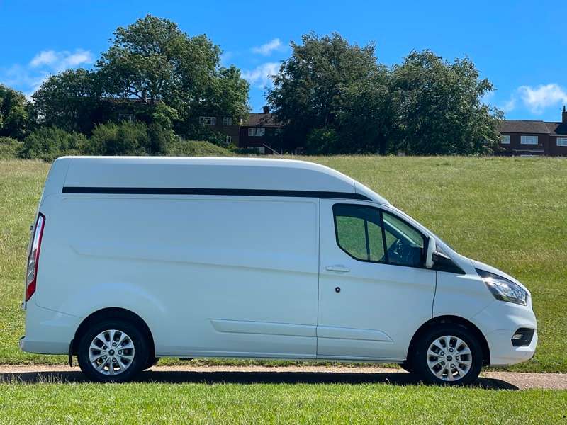 A 2019 FORD TRANSIT CUSTOM 300 LIMITED P/V L2 H2 A 2019 FORD TRANSIT CUSTOM 300 LIMITED P/V L2 H2