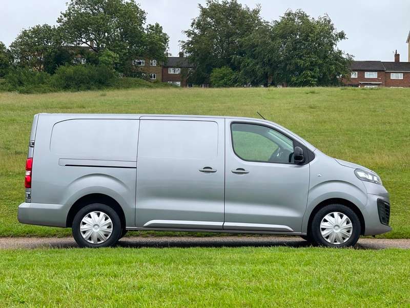 A 2022 VAUXHALL VIVARO L2H1 F3100 SPORTIVE S/S A 2022 VAUXHALL VIVARO L2H1 F3100 SPORTIVE S/S