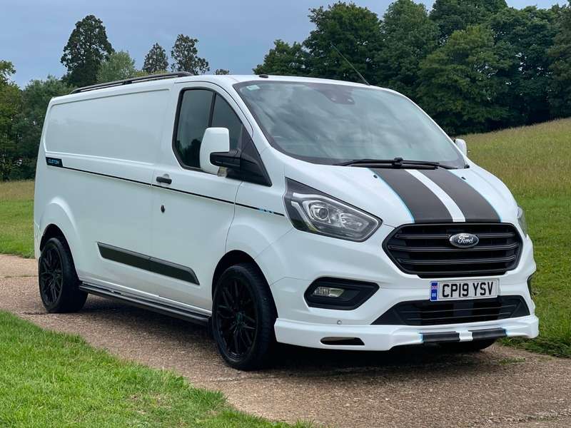 A 2019 FORD TRANSIT CUSTOM 300 TREND P/V L2 H1 A 2019 FORD TRANSIT CUSTOM 300 TREND P/V L2 H1