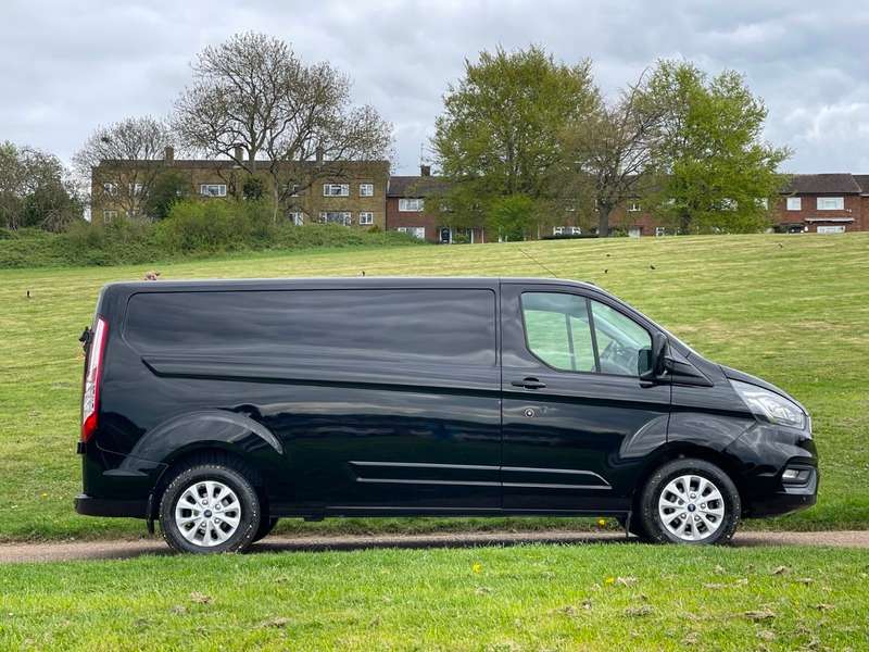 A 2019 FORD TRANSIT CUSTOM 300 LIMITED P/V L2 H1 A 2019 FORD TRANSIT CUSTOM 300 LIMITED P/V L2 H1