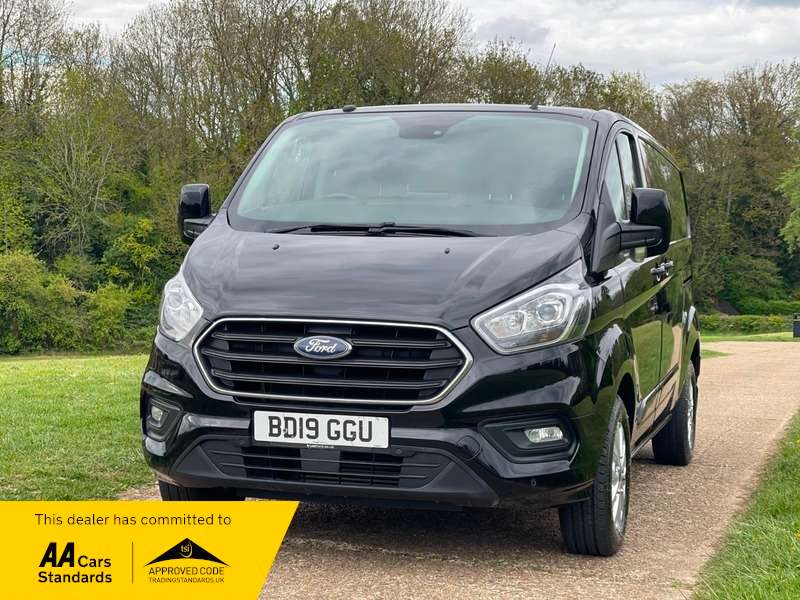 A 2019 FORD TRANSIT CUSTOM 300 LIMITED P/V L2 H1 A 2019 FORD TRANSIT CUSTOM 300 LIMITED P/V L2 H1