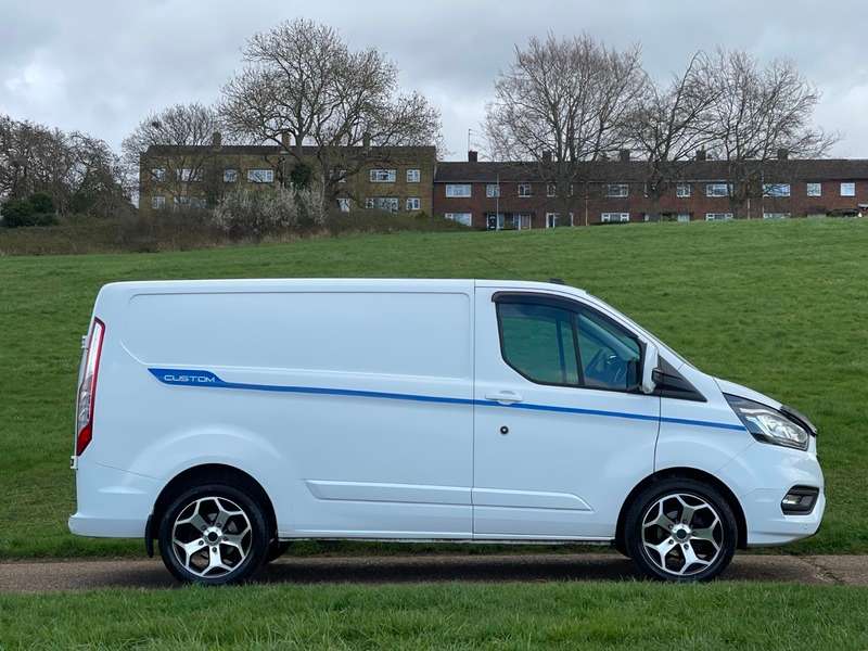A 2020 FORD TRANSIT CUSTOM 300 LIMITED P/V ECOBLUE A 2020 FORD TRANSIT CUSTOM 300 LIMITED P/V ECOBLUE