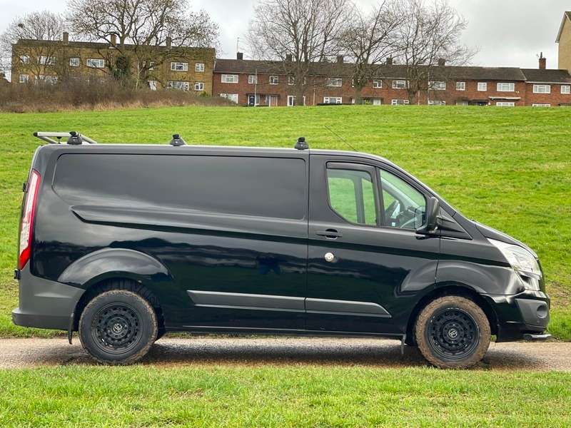 A 2016 FORD TRANSIT CUSTOM 270 TREND LR P/V A 2016 FORD TRANSIT CUSTOM 270 TREND LR P/V