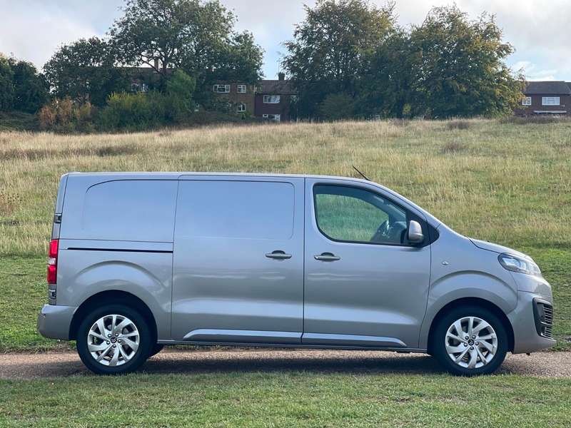 A 2020 CITROEN DISPATCH M 1400 DRIVER BLUEHDI S/S A 2020 CITROEN DISPATCH M 1400 DRIVER BLUEHDI S/S
