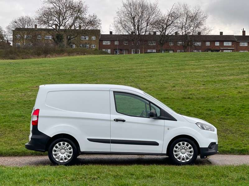 A 2021 FORD COURIER BASE A 2021 FORD COURIER BASE