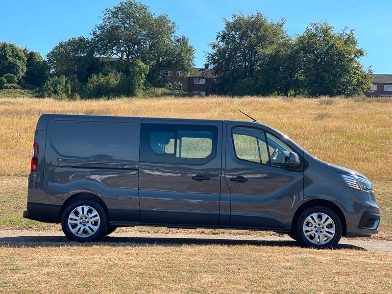 A 2023 RENAULT TRAFIC LL30 SPORT DCI A 2023 RENAULT TRAFIC LL30 SPORT DCI