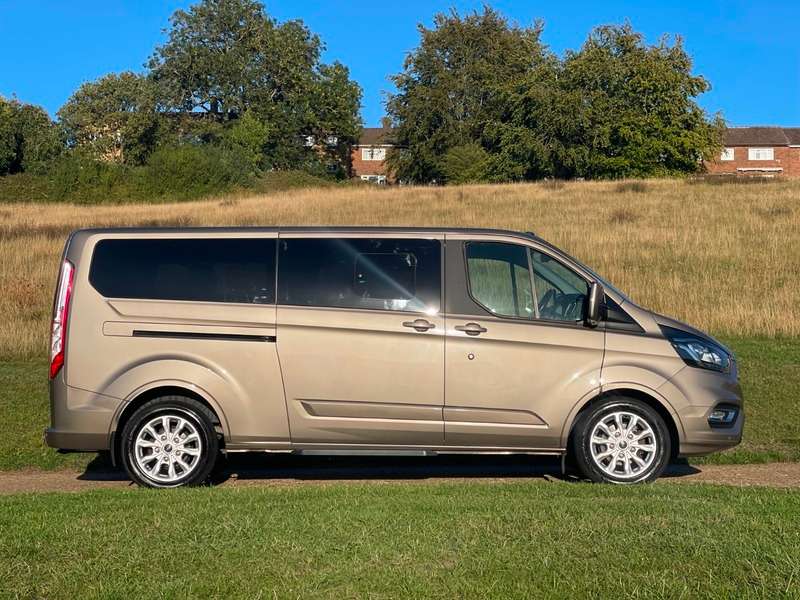 A 2018 FORD TOURNEO CUSTOM 310 TITANIUM A 2018 FORD TOURNEO CUSTOM 310 TITANIUM