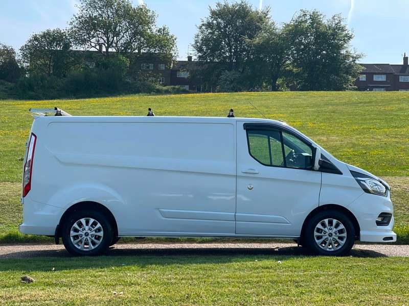A 2019 FORD TRANSIT CUSTOM 300 TREND P/V L2 H1 A 2019 FORD TRANSIT CUSTOM 300 TREND P/V L2 H1