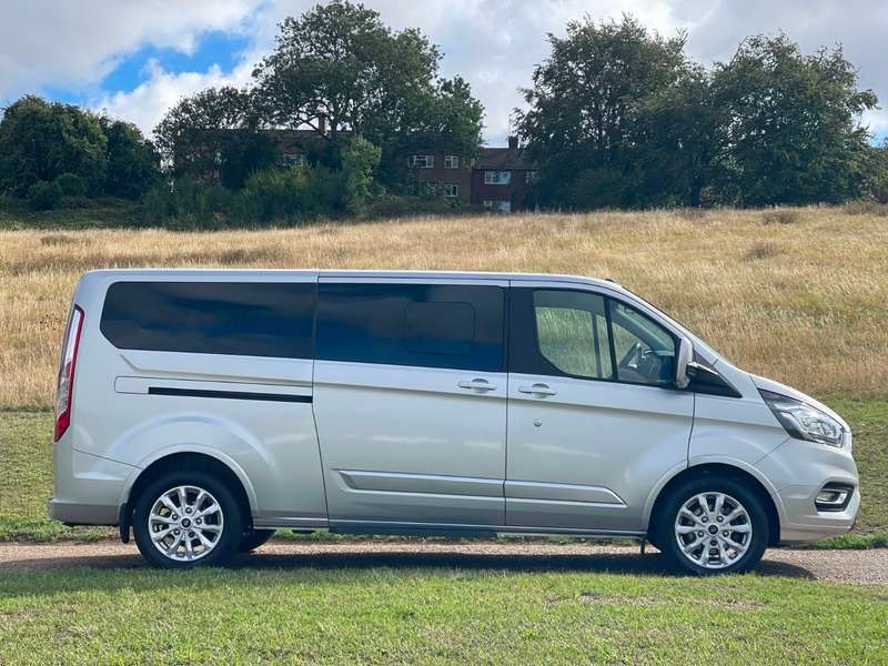 A 2018 FORD TOURNEO CUSTOM 310 TITANIUM A 2018 FORD TOURNEO CUSTOM 310 TITANIUM