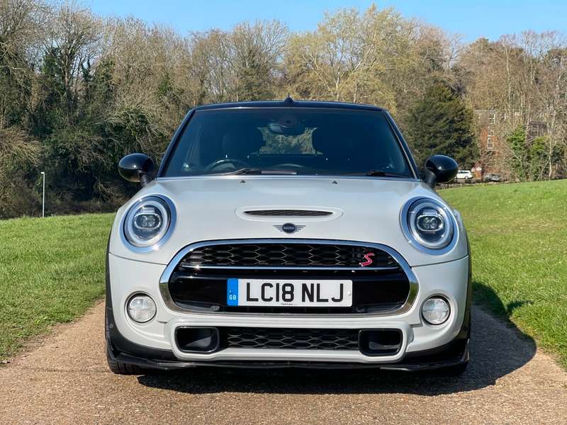 A 2018 MINI MINI COOPER S A 2018 MINI MINI COOPER S