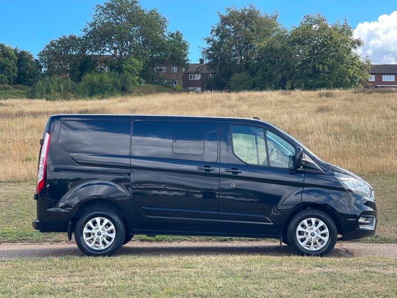 A 2021 FORD TRANSIT CUSTOM 300 LIMITED DCIV ECOBLUE A 2021 FORD TRANSIT CUSTOM 300 LIMITED DCIV ECOBLUE