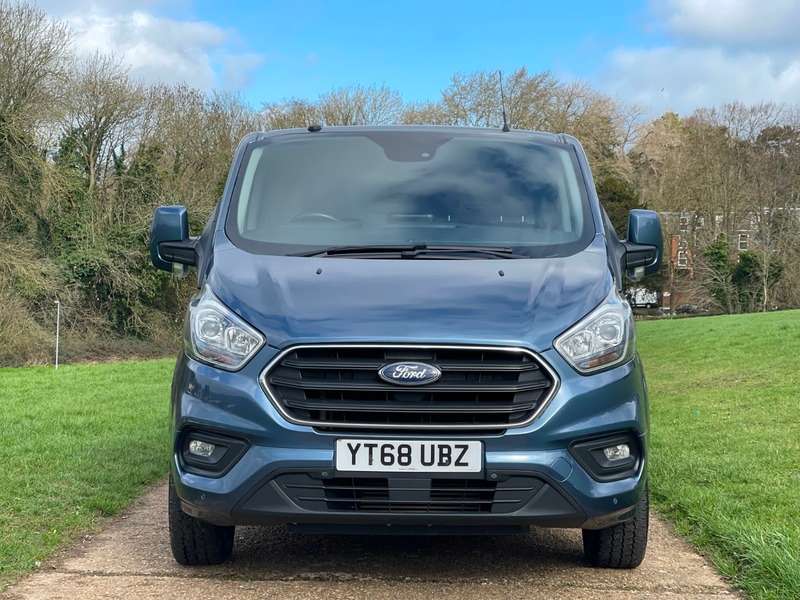 A 2018 FORD TRANSIT CUSTOM 300 LIMITED P/V L2 H1 A 2018 FORD TRANSIT CUSTOM 300 LIMITED P/V L2 H1