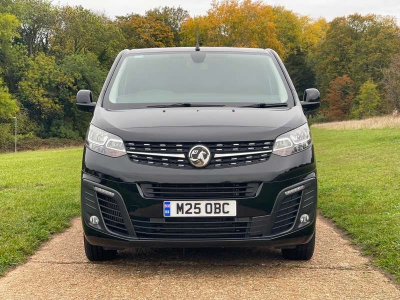 A 2021 VAUXHALL VIVARO L2H1 3100 SPORTIVE S/S A 2021 VAUXHALL VIVARO L2H1 3100 SPORTIVE S/S