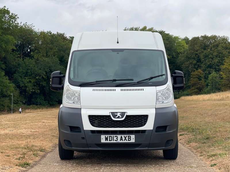 A 2013 PEUGEOT BOXER HDI 335 L3H2 PROFESSIONAL P/V A 2013 PEUGEOT BOXER HDI 335 L3H2 PROFESSIONAL P/V