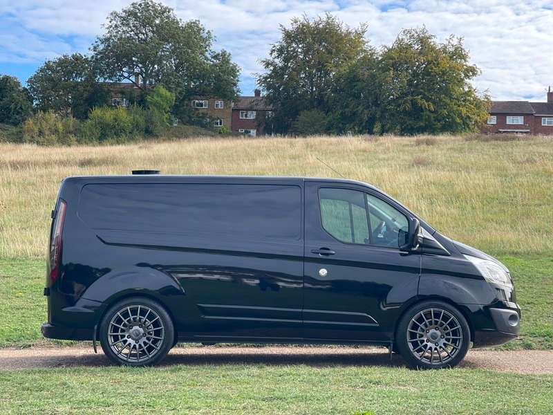 A 2016 FORD TRANSIT CUSTOM 270 LIMITED LR P/V A 2016 FORD TRANSIT CUSTOM 270 LIMITED LR P/V