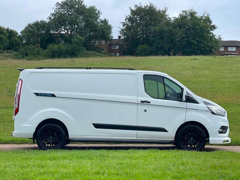 A 2019 FORD TRANSIT CUSTOM 300 TREND P/V L2 H1 A 2019 FORD TRANSIT CUSTOM 300 TREND P/V L2 H1