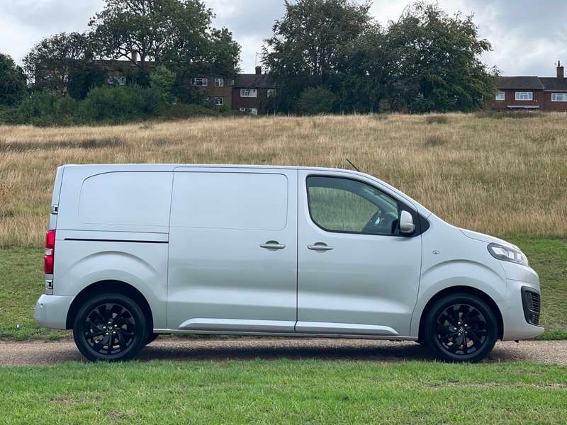 A 2018 CITROEN DISPATCH M 1250 ENTERPRISE PLUS BLUEHDI S/S EAT6 A 2018 CITROEN DISPATCH M 1250 ENTERPRISE PLUS BLUEHDI S/S EAT6